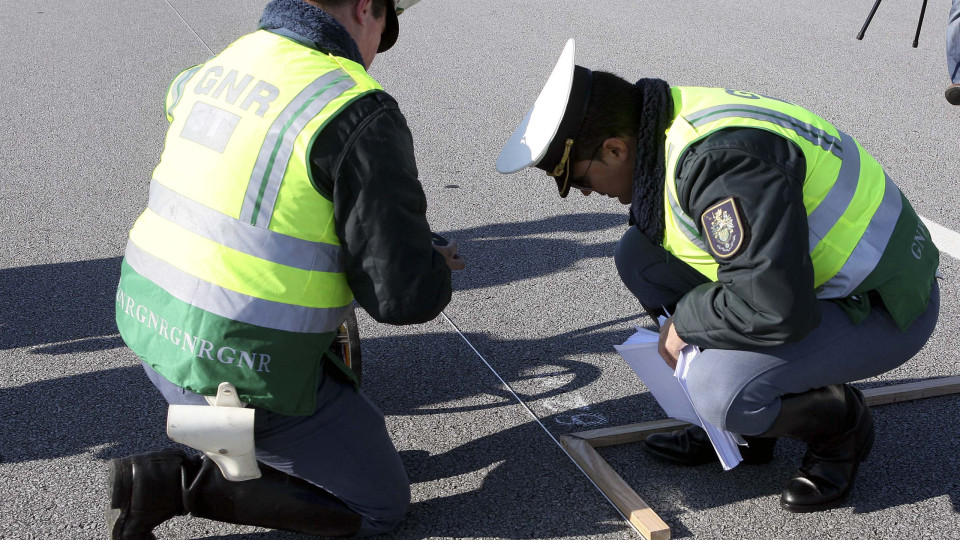 Sete feridos e trânsito cortado na A4 devido a colisão perto de Vila Real