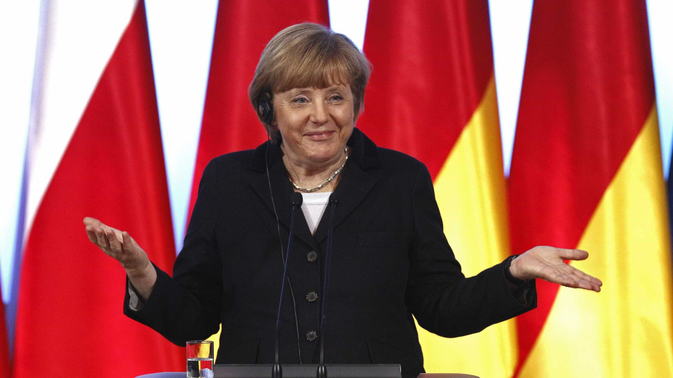Media alemães fecham-se em copas sobre foto de Merkel nua
