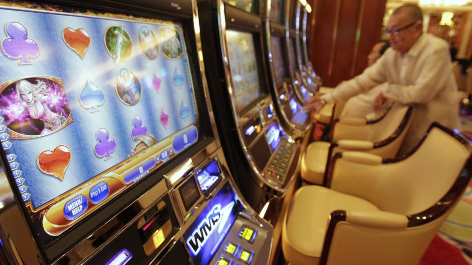 Receitas da operadora de casinos de Macau MGM China caem 94%