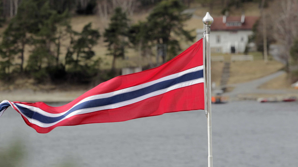 Noruega restringe entrada de russos no país a partir de quarta-feira