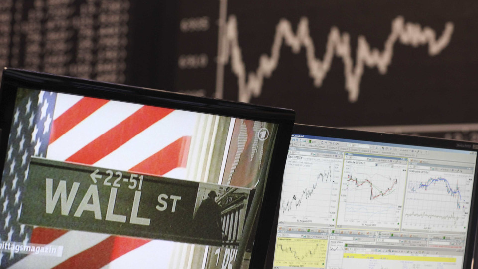 Wall Street fecha em alta com novos recordes