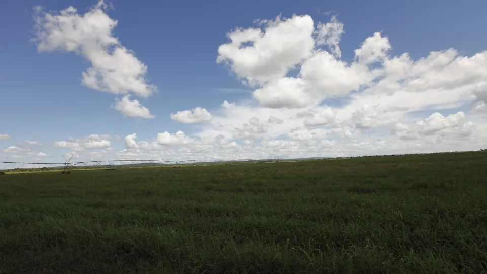 Governo altera lei para câmaras poderem usar mais terrenos na construção