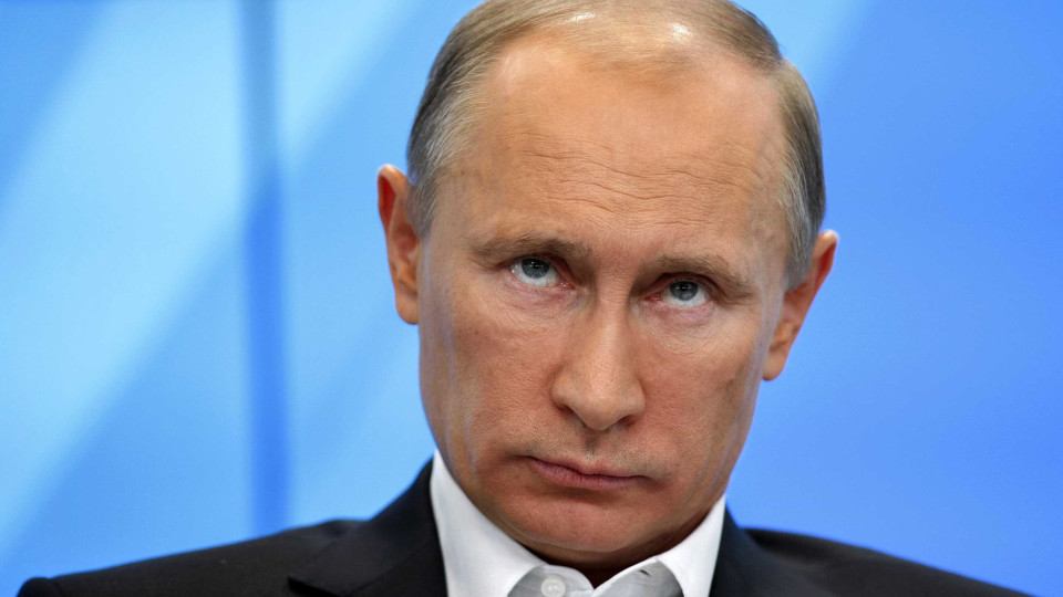 À semelhança de Peskov, Putin diz que 'massacre' em Bucha é "falso"
