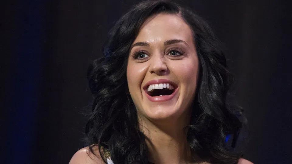 Katy Perry adere a campanha de combate à pobreza