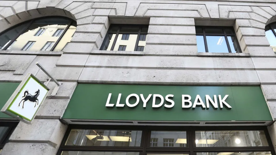 Lloyds duplica lucros antes de impostos no terceiro trimestre