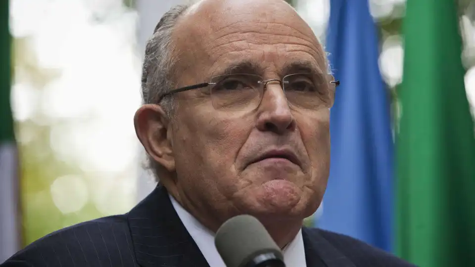 Giuliani condenado. Tem de entregar apartamento e milhões em outros bens