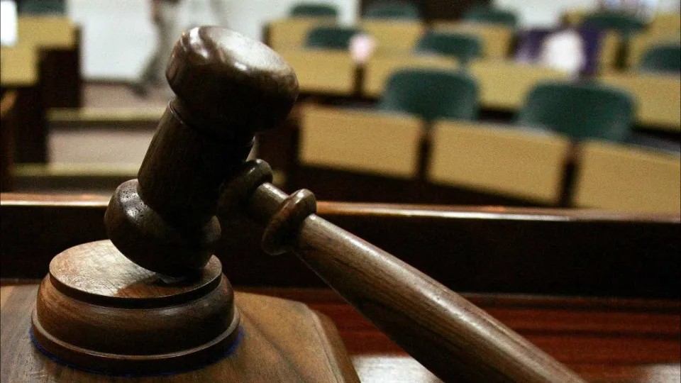 tribunal condenado julgamento justiça martelo