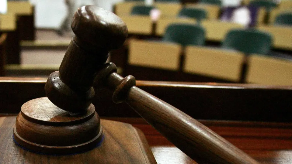 tribunal condenado julgamento justiça martelo