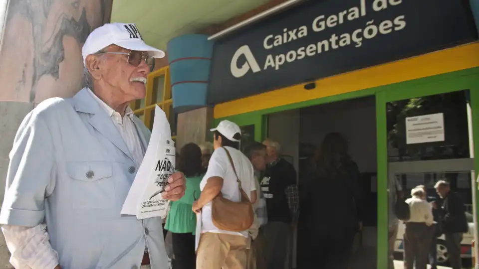 Sindicatos querem fim da discriminação de doentes graves que descontam para a CGA