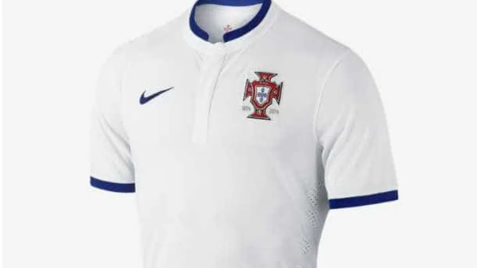 Equipamento alternativo de Portugal em azul e branco