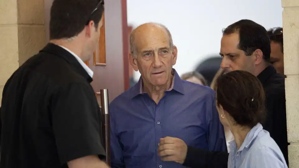 Ex-PM israelita Olmert apela ao fim de diplomacia "hipócrita" europeia