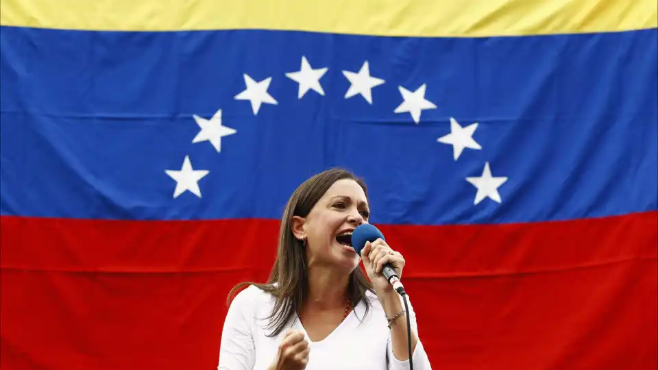 Venezuela: Maria Corina Machado nega estar a ponderar abandonar o país