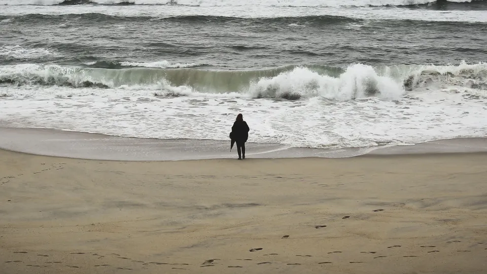 Câmara da Nazaré quer praia vigiada todo o ano