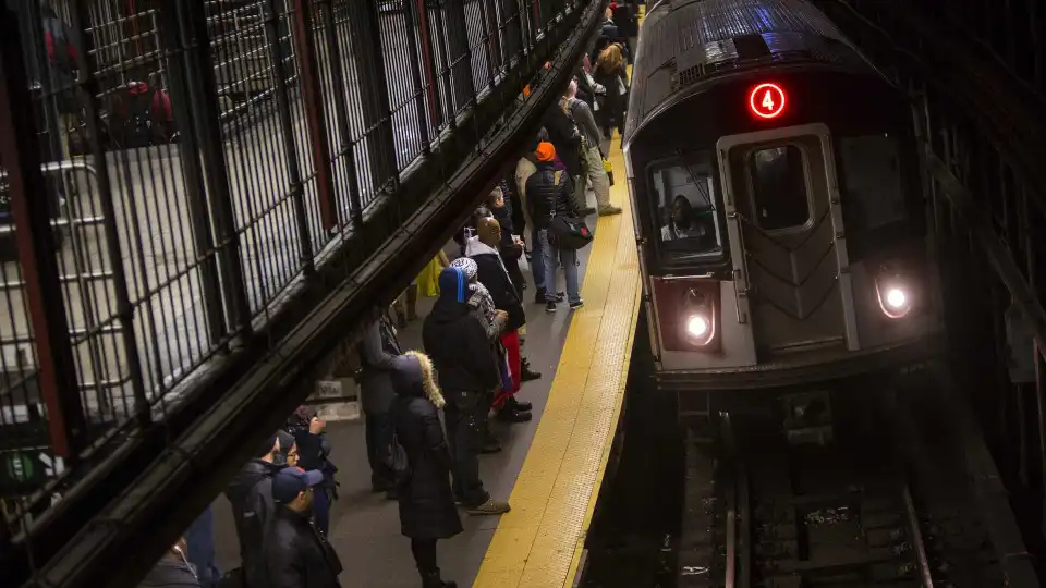 Polícia vai patrulhar metro de Nova Iorque após aumento de violência