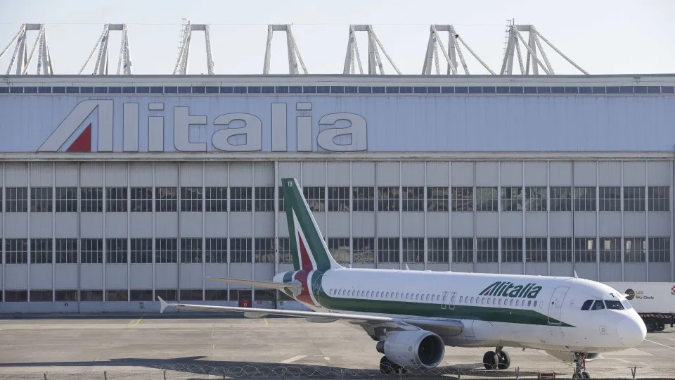 Bruxelas aprova aumento para 310 milhões de ajudas estatais à Alitalia