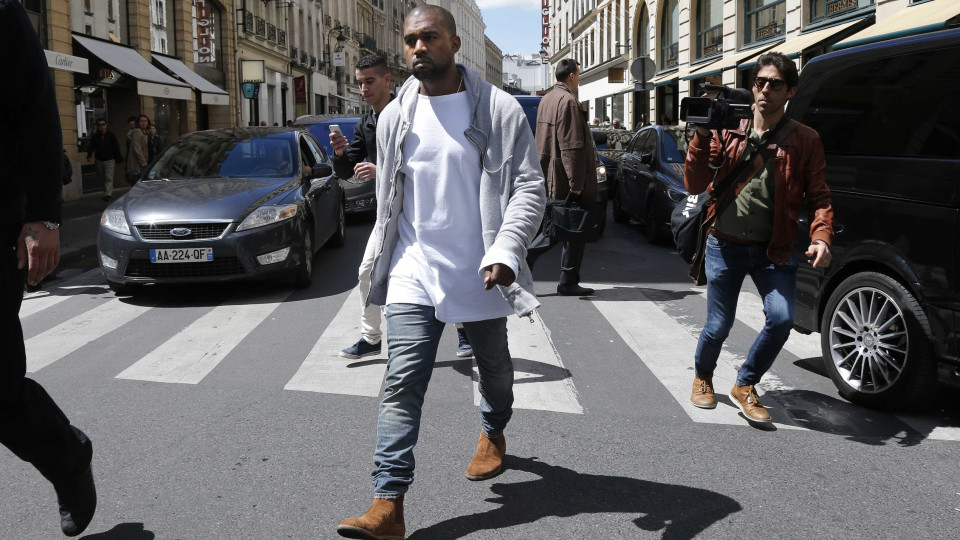 Kanye West diz-se um “porco-espinho” em matéria de paparazzis