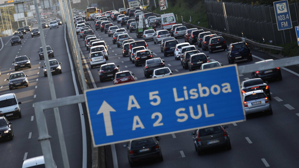 Acidente no Eixo Norte-Sul em Lisboa está a condicionar o trânsito 