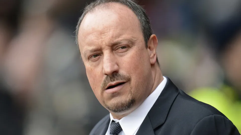 Oficial: Rafa Benítez deixou a Premier League, mas já tem novo clube