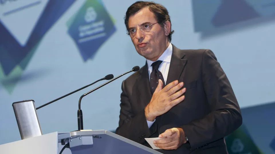 Governo estuda atribuição de apoios a fundo perdido a pequenos empresários Governo estuda atribuição de apoios a fundo perdido a pequenos empresários