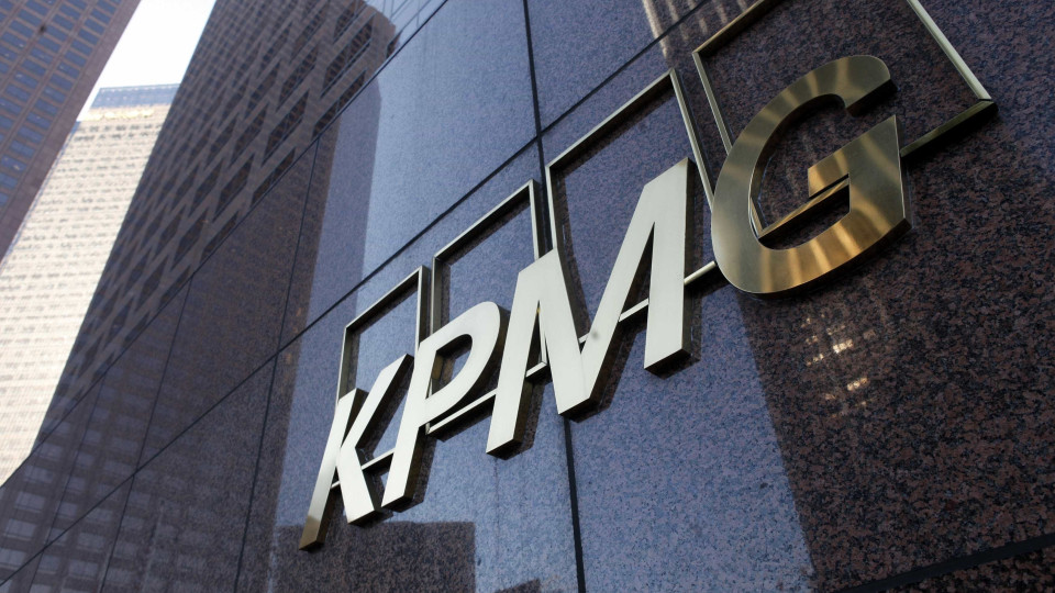 KPMG desconhecia problemas no BESA que justificassem reserva às contas