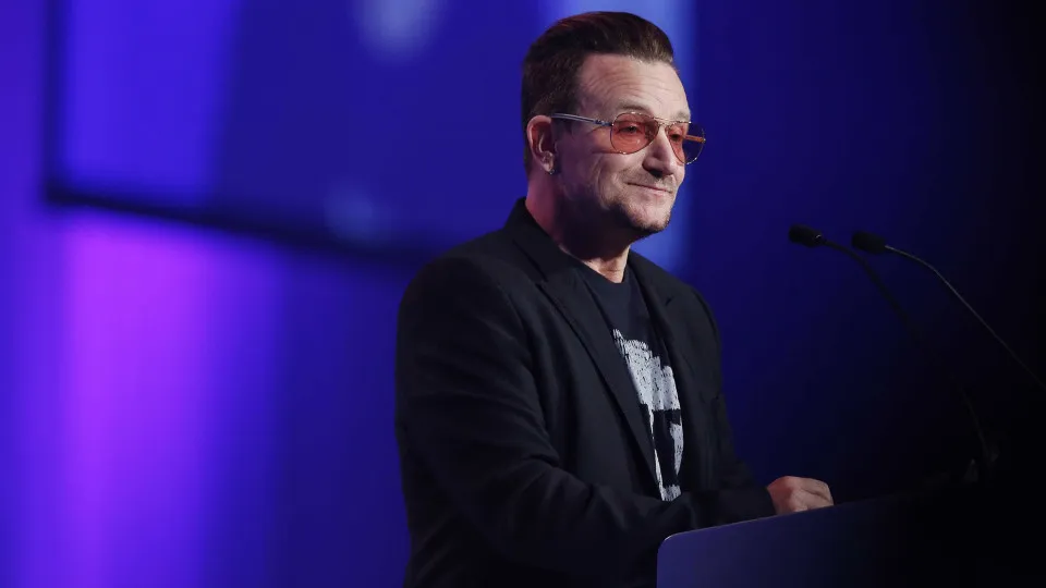 Pessoa terá sido esfaqueada em propriedade na qual Bono, dos U2, investiu