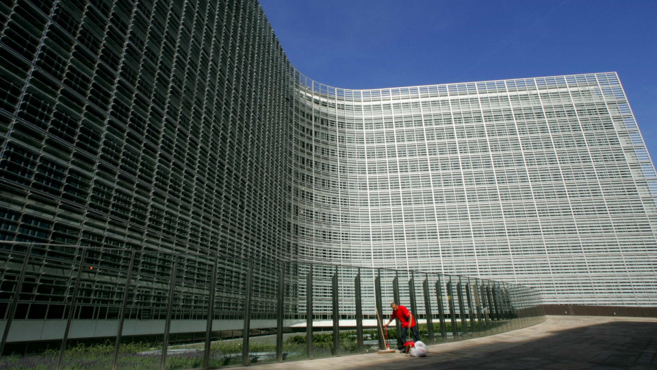 Comissão lembra que pertença à zona euro é "irrevogável"