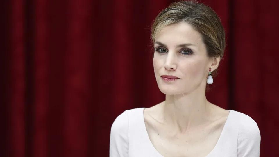 Letizia entrega prémio de jornalismo em dia de aniversário