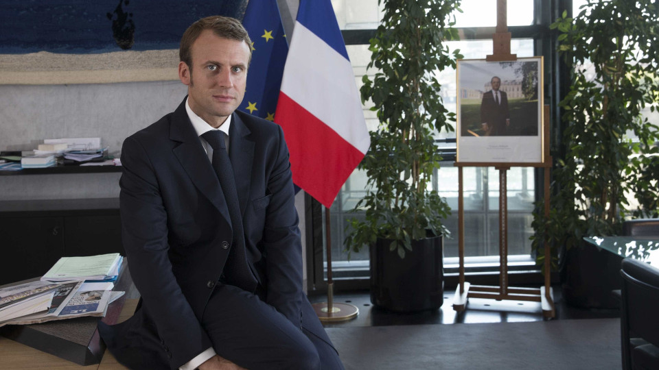 Macron finta socialistas: Vai correr à presidência em França