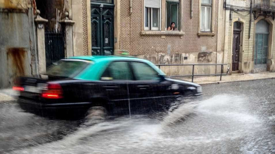 Câmara de Lisboa emite alerta vermelho em consequência de mau tempo