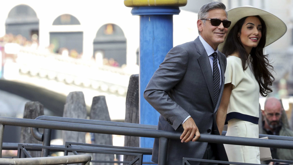 George Clooney encurtou lua-de-mel para estar com os fãs