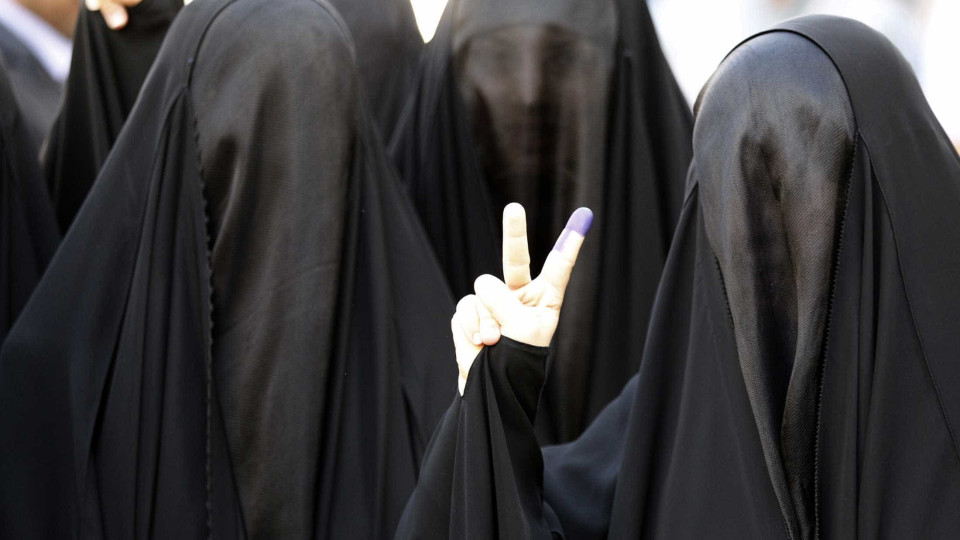 Mulheres não podem usar niqab para não serem confundidas com jihadistas
