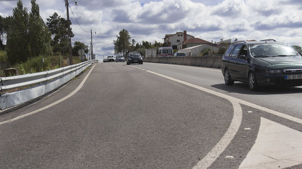 Estradas de Portugal analisa proposta de separador central para o IC2
