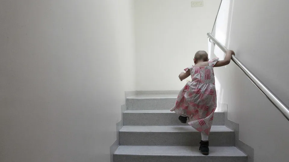 Cancro infantil teve impacto mensal de 655€ nas famílias em 2024