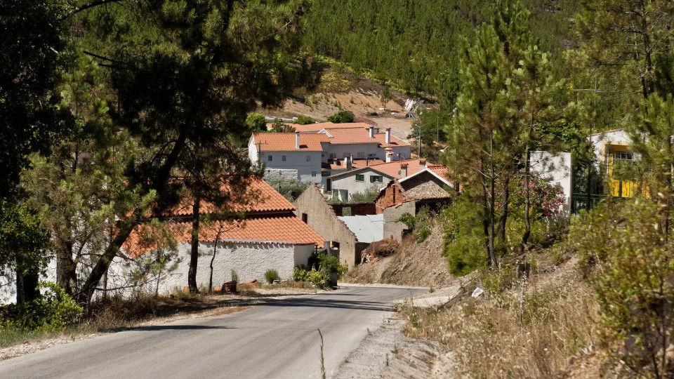 Lares em Vila de Rei em "sobressalto constante" sem realização de testes