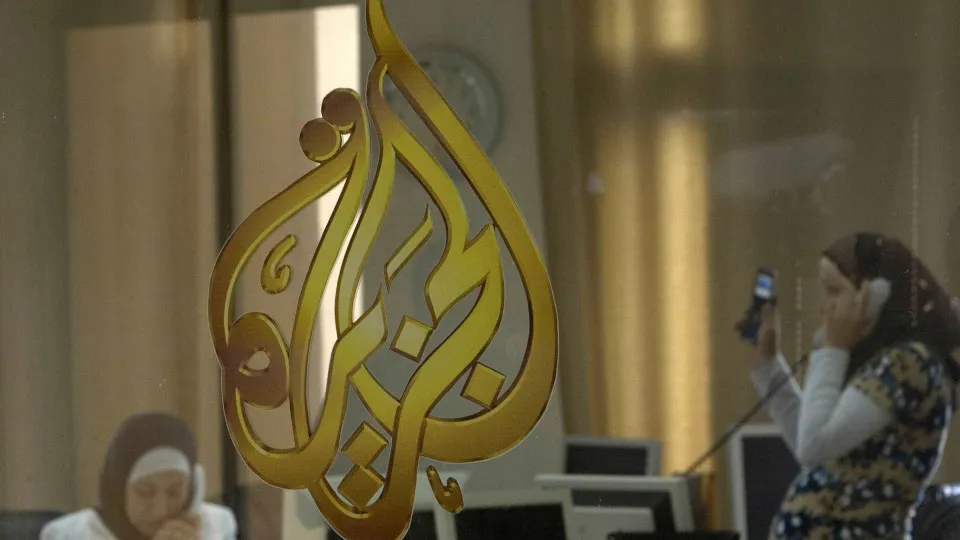 Paquistaneses relatam bloqueio da al-Jazeera após críticas do governo