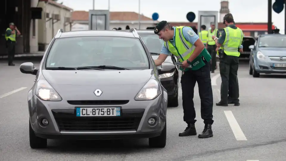 Terroristas de Paris podem estar em Portugal