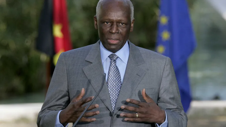 José Eduardo dos Santos foi líder discreto com um poder absoluto