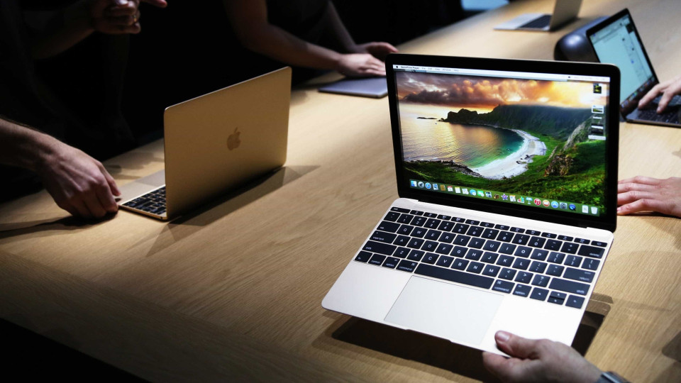 Novos MacBook com painel OLED?