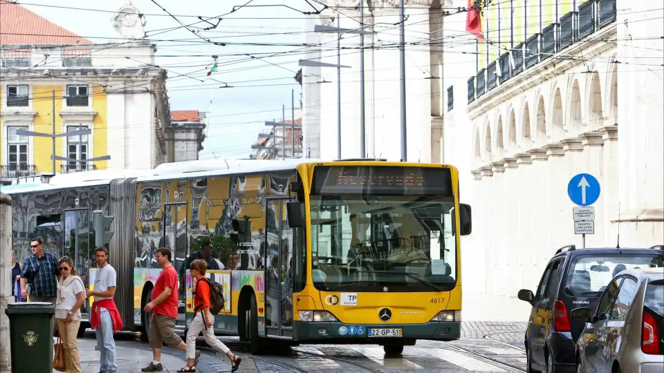 Constrangimentos do serviço da Carris na quinta-feira devido a plenário