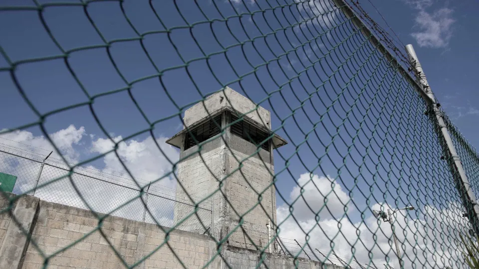 Rapaz de 13 anos condenado a prisão perpétua