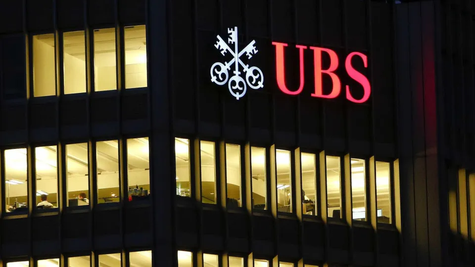 Banco UBS conclui fusão histórica com o Credit Suisse