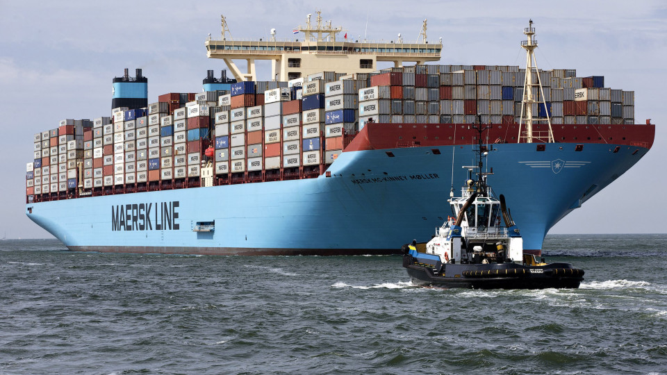 Receitas do grupo Maersk caem 6,5% no 2.º trimestre para 7,5 mil milhões 