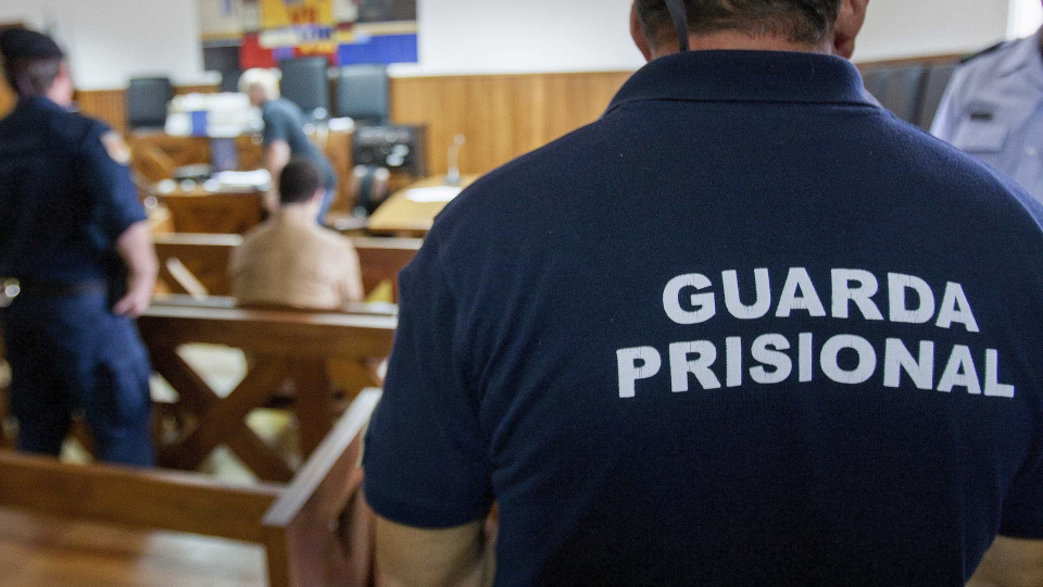 Guardas prisionais dão "10 dias" a novo Governo ou param "como nunca"