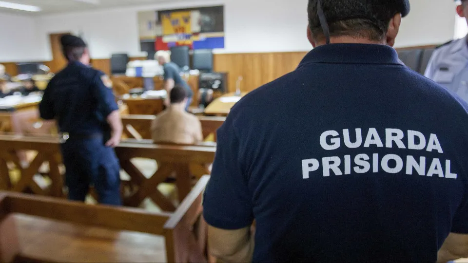 Guardas prisionais dizem que prisões são “museu de negligência” Guardas prisionais dizem que prisões são “museu de negligência”