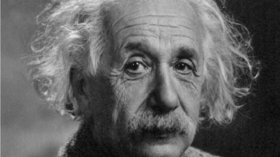 Carta de Einstein sobre possível bomba atómica nazi será leiloada