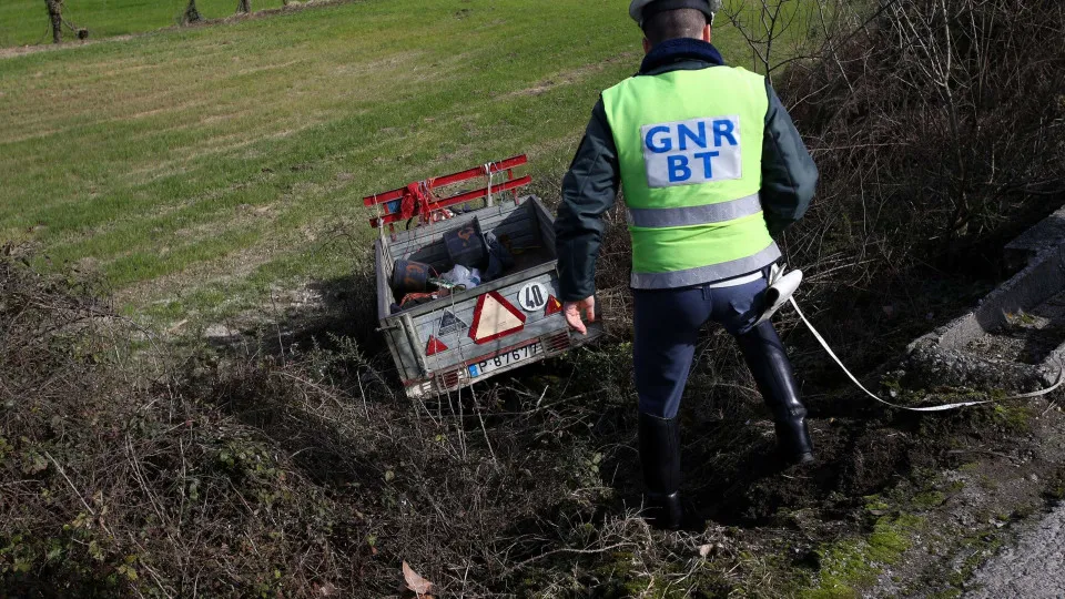 Homem morre esmagado por trator em Carvalhas, Barcelos