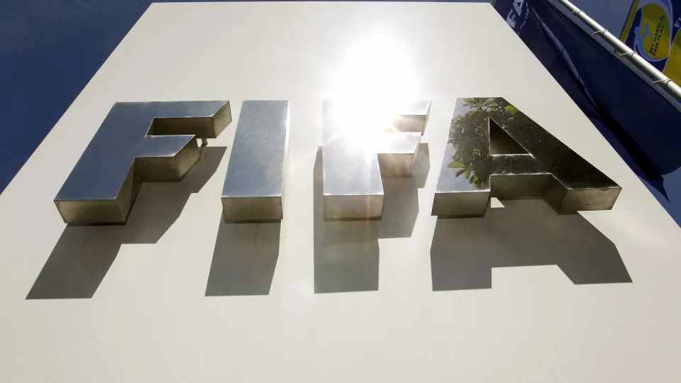 FIFA irradia ex-selecionador do Togo e oficial da Federação do Zimbabué