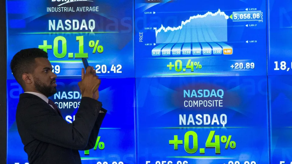 Índice Nasdaq ultrapassa 17.000 pontos pela primeira vez