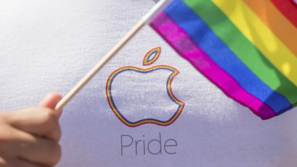 CEO da Apple recebe prémio por apoio a comunidade LGBT