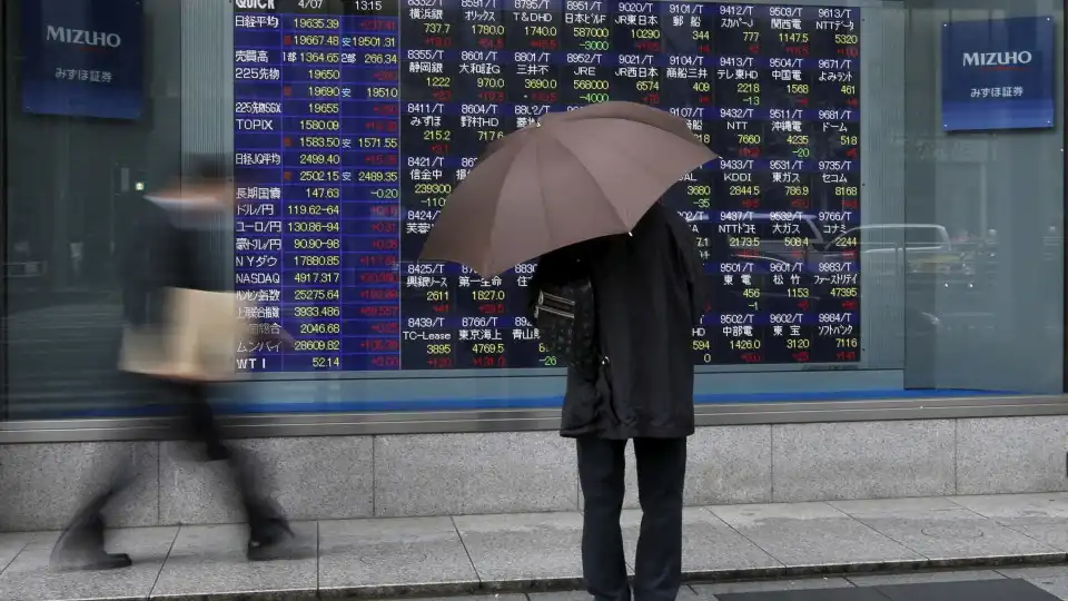 Wall Street fecha semana em ordem dispersa após longa série positiva